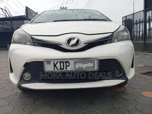 Toyota Vitz 1.0 FWD 5dr 2015 Nyeupe
