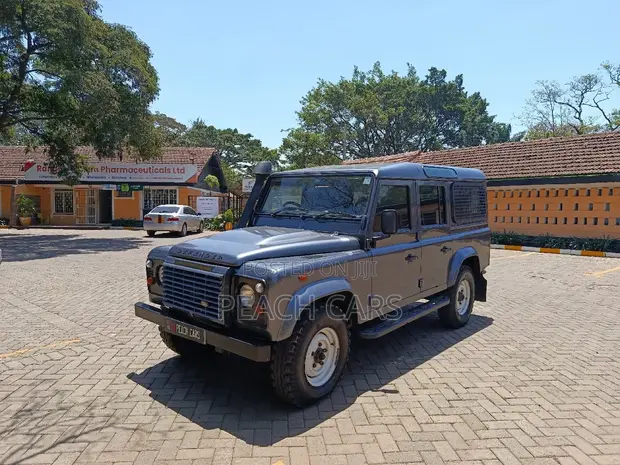 Land Rover Defender 2014 Nyeusi - 1