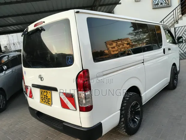Toyota HiAce Van 2014 - 1