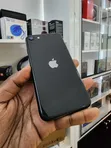 Apple iPhone SE (Kizazi cha 2) 64GB Nyeusi - 1