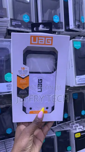 Urban Armor Gear (UAG) Pathfinder MagSafe Case - Black