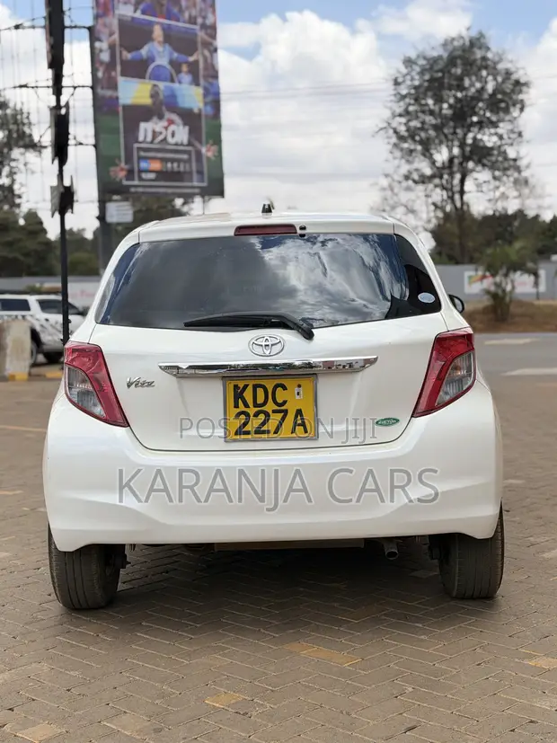 Toyota Vitz 1.3 FWD 5dr 2013 White - 1