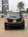 Toyota Vitz 1.0 FWD 5dr 2013 Nyeusi - 2