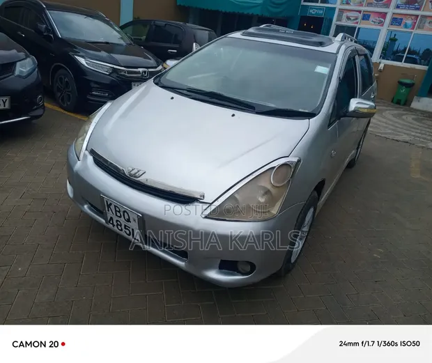 Toyota Wish 2006 Nyeupe - 1