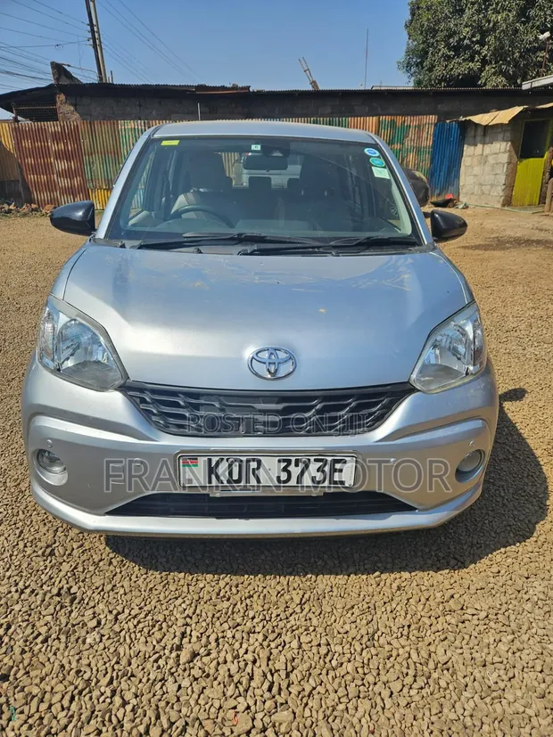 Toyota Passo 1.0 FWD 2017 Silver - 1