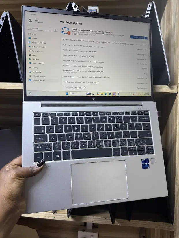 Laptop HP EliteBook 840 G10 - Core i7, 16GB RAM, 512GB SSD - 1