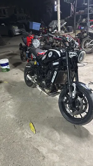Yamaha XSR900 Nyeusi 2016