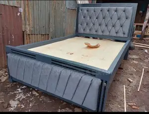 5x6 Plush Grey Diamond Tufted Bed