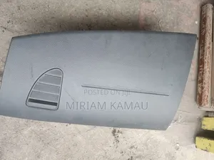 Airbag ya Dashboard kwa Nissan Tiida
