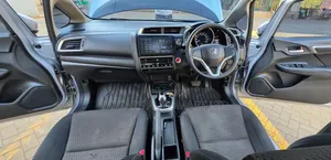 Honda Fit Hybrid 2017 Silver