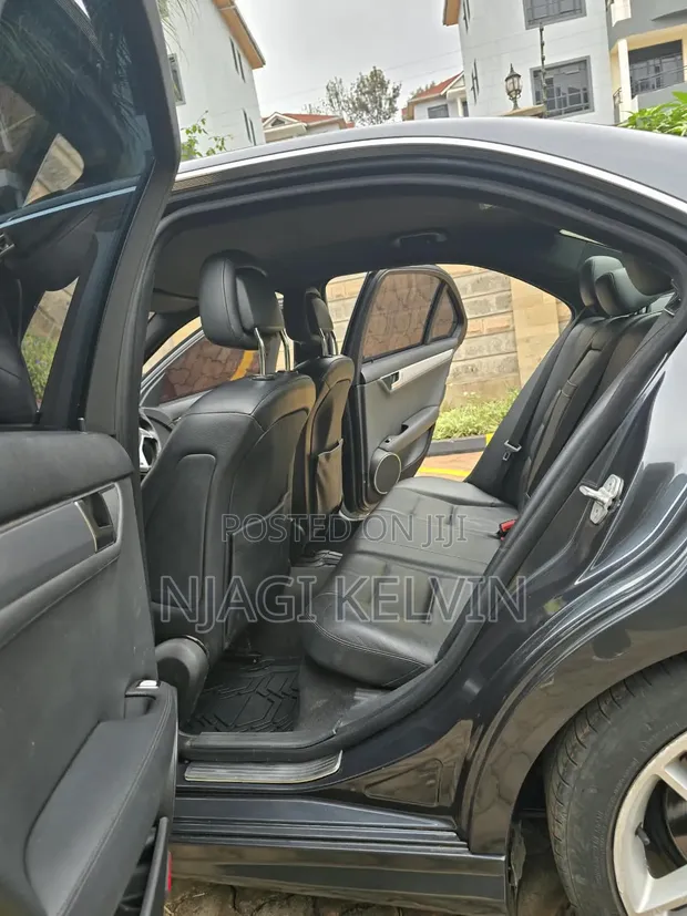 Mercedes-Benz C250 2013 Nyeusi - 1