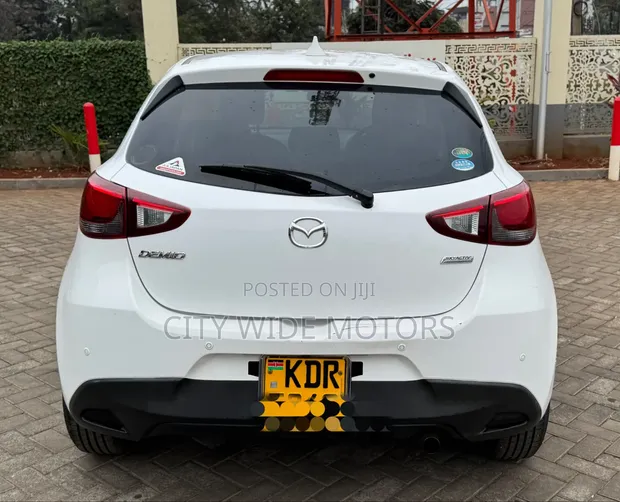 Mazda Demio 2018 Nyeupe - 1