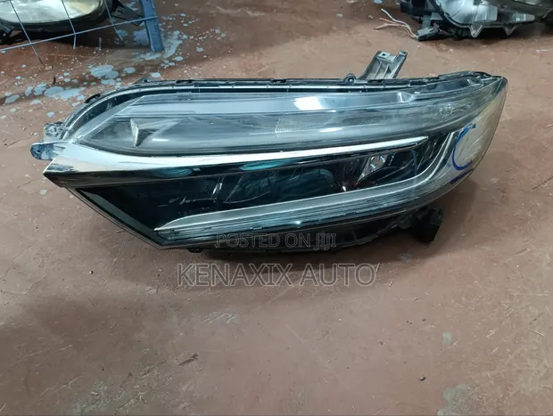 Honda Shuttle Xenon Headlight (2016-2018) - 1