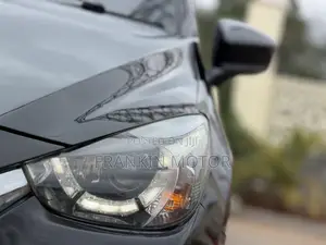 Mazda Demio 2017 Nyeusi