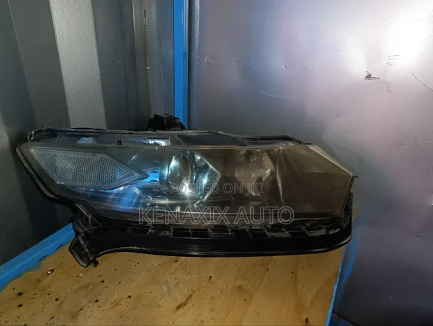 Honda Insight Non-Xenon Headlight (Used) - 1