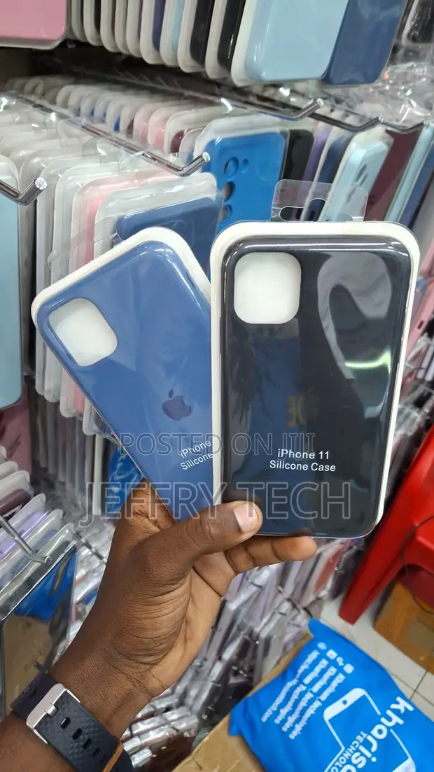 Apple iPhone 11 Silicone Cases - Bluu na Nyeusi - 1
