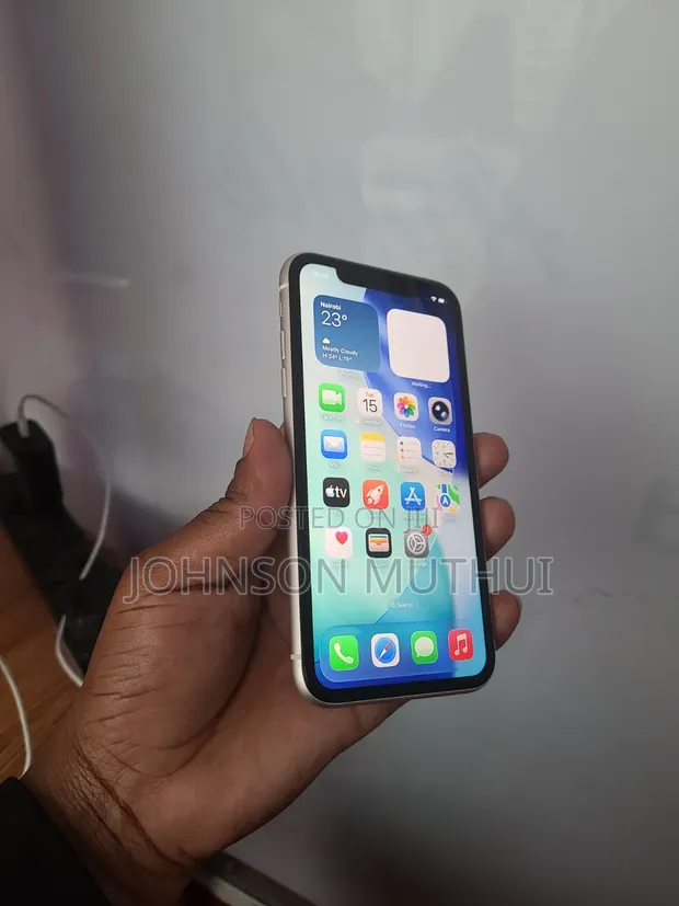 Apple iPhone 11 128GB Nyeupe - 1