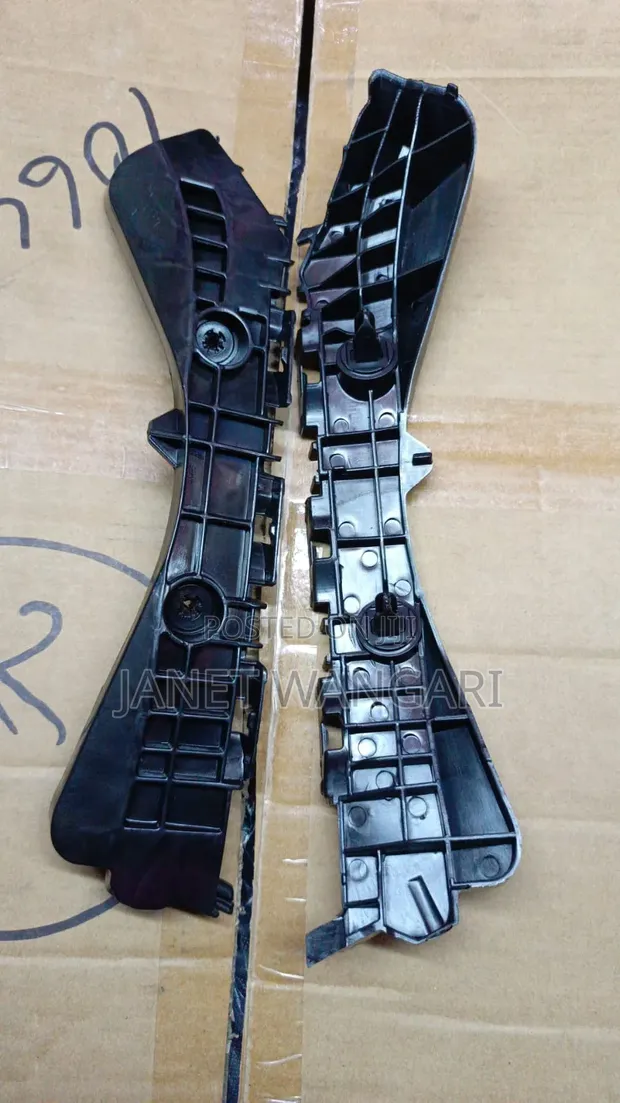 Toyota Auris Rear Bumper Slide (Old Model) - 1