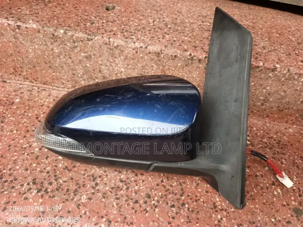 Toyota Isis Side Mirrors (New Model, Used) - 1