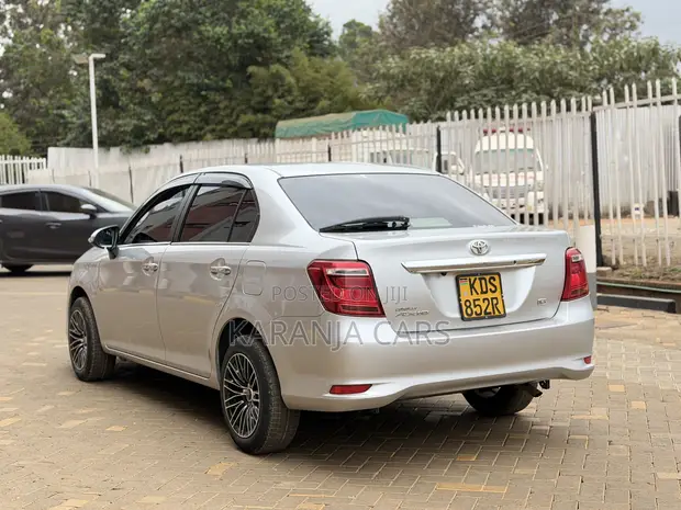 Toyota Axio 1.5 G 2WD 2017 Silver - 1
