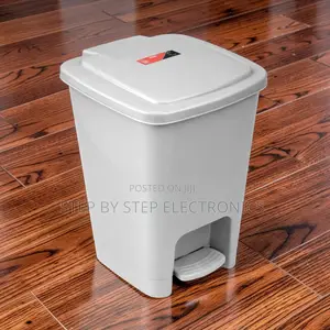 30L Hard Plastic Waste Pedal Bin - Brand New