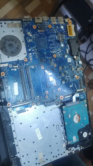 Motherboards za HP Mfululizo wa 830 Zinapatikana