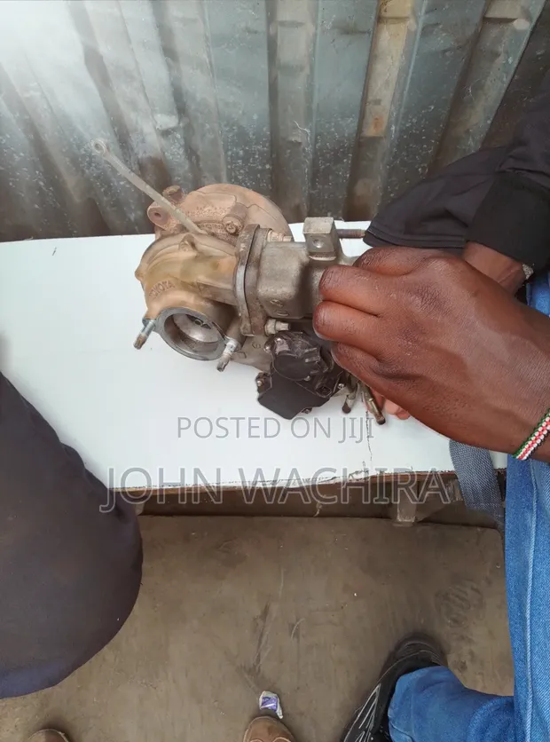 Injini ya Toyota Land Cruiser Prado TX Turbo - 1