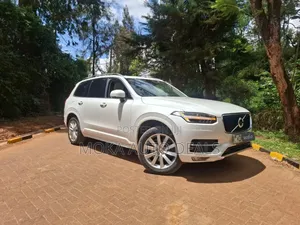 Volvo XC90 T5 Momentum AWD 2017 Nyeupe