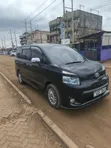 Toyota Voxy V 2WD Minivan ya Viti 8 Mwaka 2009 - 3