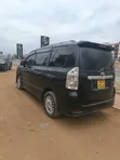 Toyota Voxy V 2WD Minivan ya Viti 8 Mwaka 2009 - 4