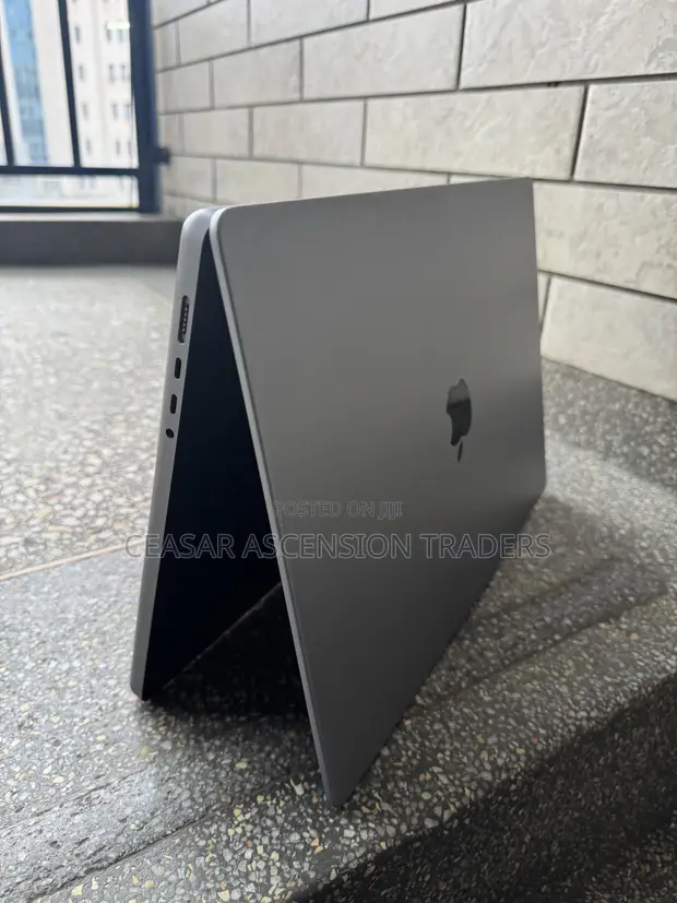 Apple MacBook Pro 2021 M1 Pro 16" 32GB RAM 512GB SSHD - 1