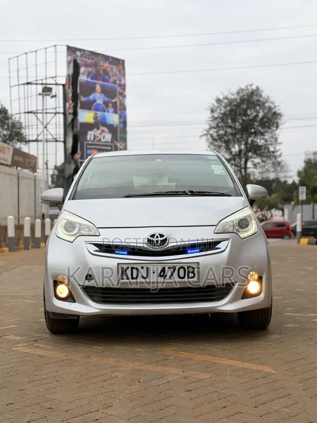 Toyota Ractis 1.5 FWD 2015 Silver - 1