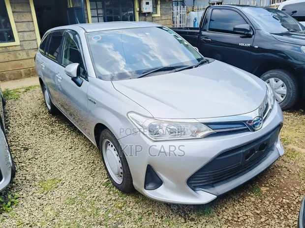 Toyota Corolla Fielder 1.5 Hybrid FWD 2018 Silver - 1