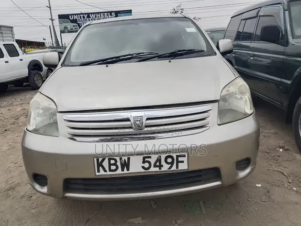 Toyota Raum 2006 Silver - 1
