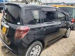 Toyota Ractis 2010 Nyeusi