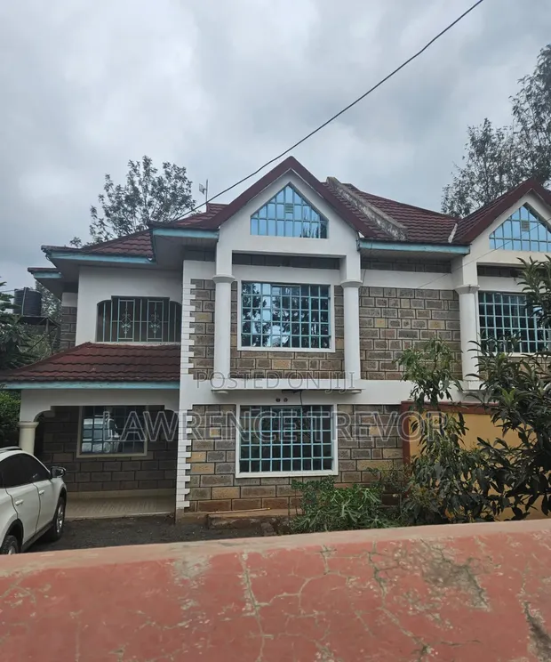 Nyumba ya kifahari ya Vyumba 4 Iliyopambwa kwa Samani Inauzwa Samburu Close, Nkoroi - 1