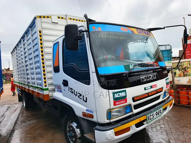 Isuzu FRR 33 Coverboard Truck - 1