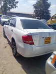 Toyota Axio 2009 Nyeupe - 2