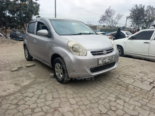 Toyota Passo 1.0 AWD 2012 Nyeupe - 1