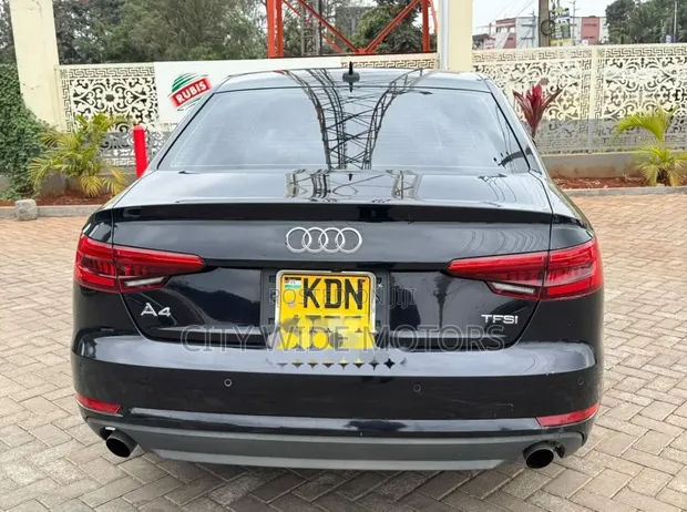 Audi A4 2016 Nyeusi - 1