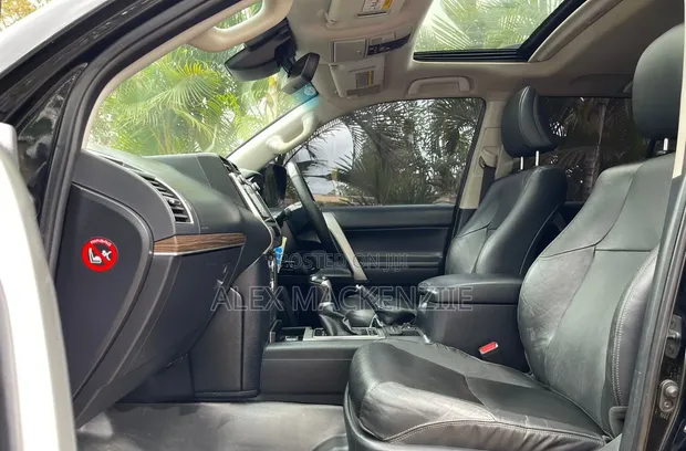 Toyota Land Cruiser Prado 2018 Nyeusi - 1