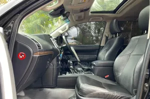 Toyota Land Cruiser Prado 2018 Nyeusi