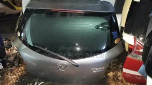 Mazda Demio De Boot/Tail Gate (Iliyo tumika)