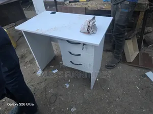 Meza ya Ofisi ya Mtendaji ya Kusimama Bure - Boss Office Products