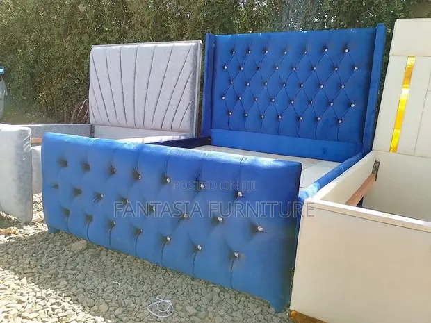 Kitanda Kipya cha Blue Velvet Wingback 5x6 - 1