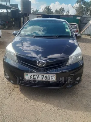 Toyota Vitz 2013 Nyeusi