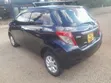 Toyota Vitz 2013 Nyeusi - 3