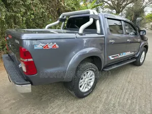 Toyota Hilux 3.0 D-4D 4x4 Double Cab 2014 Grey