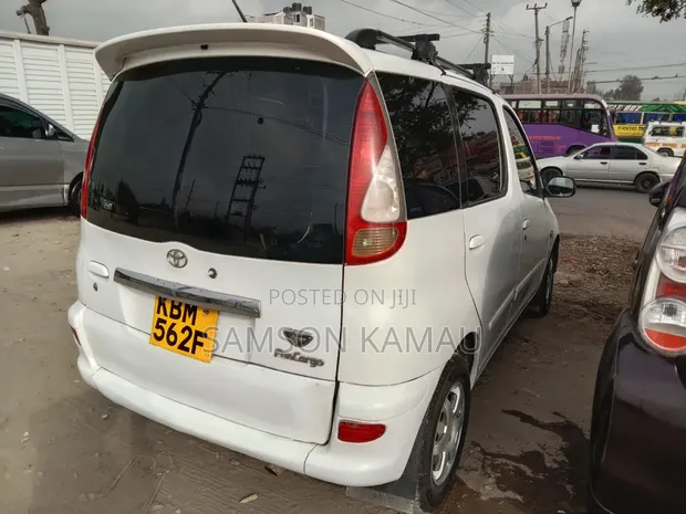 Toyota Fun Cargo 2006 White - 1