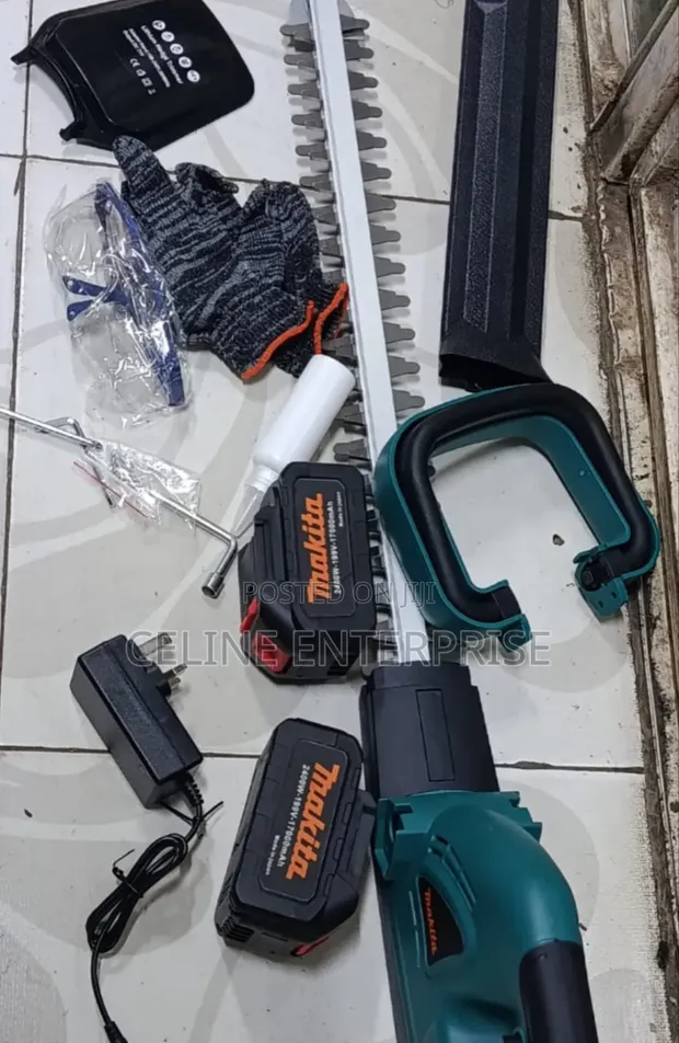 Makita Cordless Hedge Trimmer 2400W - 1